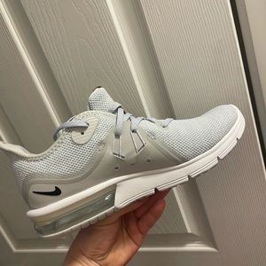 Brand new never worn Woman’s Nike Air max